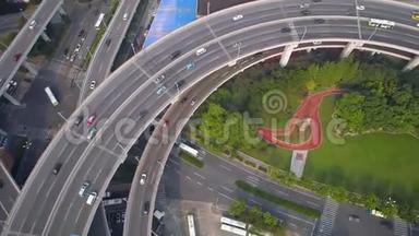 中国上海-2017年5月5日：南浦大桥公路交汇处鸟瞰，现代建筑