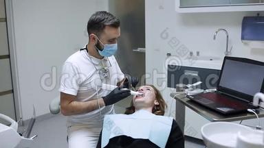 牙医用3d<strong>扫描</strong>仪<strong>扫描</strong>病人`牙齿。