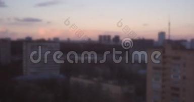 晚上可以看到带公寓街区的莫斯科风景。 复古风格