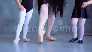 小女孩跳芭蕾。 芭蕾舞班的孩子们。 小芭蕾舞演员和老师。 美丽的景色。