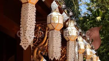 亚洲传统。 佛教。 泰国北部传统的<strong>纸灯笼</strong>挂在寺庙里