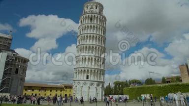 意大利比萨斜塔，游客欣赏著名地标，游览