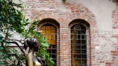 朱丽叶在维罗纳的雕像，象征着爱情和浪漫，理想的代表爱情的概念