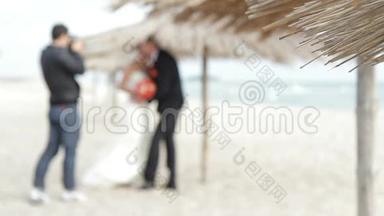 海滩上的婚礼照片拍摄。