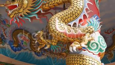 壁雕以大型金色中国<strong>龙</strong>的形式出现.. <strong>中国风</strong>格的基本浮雕。 原墙面装饰