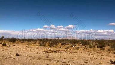 在美好的一天里有一个缓慢的潘沙漠景观