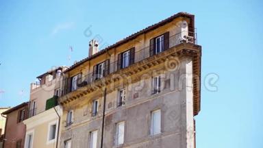 美丽的<strong>欧洲建筑</strong>。 意大利罗马市中心旧住宅楼的外部