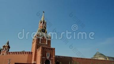莫斯科红场的克里姆林宫围墙和政府大楼。 俄罗斯首都莫斯科红场阳光明媚