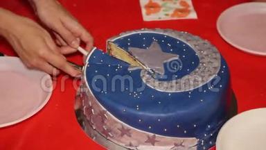 <strong>儿童生日</strong>派对装饰有星星的蛋糕