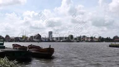 荷兰Zaan运河和船只全景