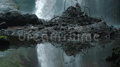 海乌·苏瓦特瀑布的慢动作视频。