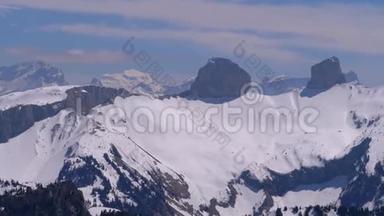 从高山到瑞士阿尔卑斯山雪峰的全景。 罗瑟斯-德-纳伊。