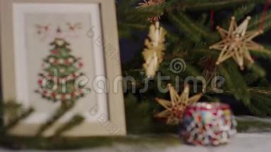 Ð圣诞树用的十字绣和木制装饰品