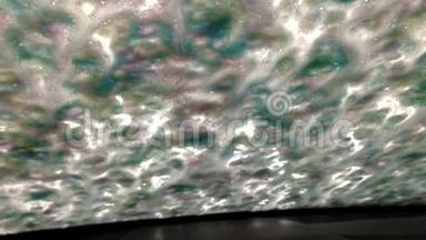 自动洗车时擦车挡风玻璃