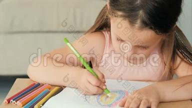 儿童绘画爱好艺术儿童休闲女孩绘画
