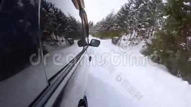 4UHD视频：冬季山路<strong>越野车</strong>