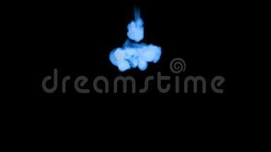 蓝墨水在黑色背景上溶解在水中，用卢马哑光。 计算机仿真的三维渲染。 注入水