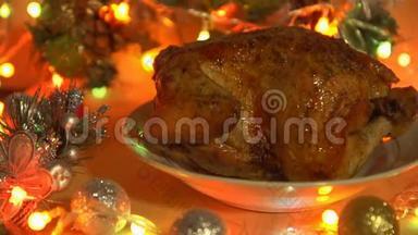 在<strong>圣诞夜</strong>晚上用烤鸡做菜。