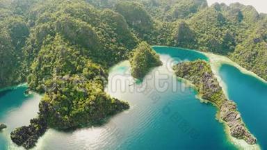 科罗恩，巴拉望，菲律宾，鸟瞰美丽的双子泻湖和石灰石悬崖。 菲什耶景色。