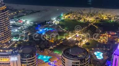 阿联酋<strong>迪拜</strong>Jumeirah海滩JBR酒店的现代摩天大楼和海滩的鸟瞰<strong>夜景</strong>
