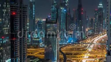 迪拜市中心时间推移，从屋顶的角度拍摄的夜景。 阿联酋迪拜