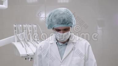现代医院戴口罩和白色制服戴眼镜的医生画像
