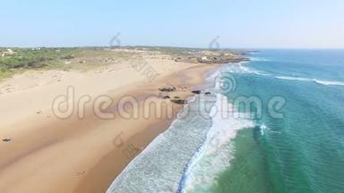 葡萄牙普拉亚达金乔海滩，受风筝爱好者欢迎