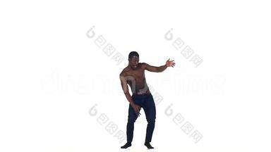 快乐的非洲美国男子舞蹈演员<strong>拉丁舞</strong>