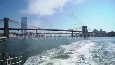 乘船<strong>环游</strong>美国纽约市。 哈德逊湾，布鲁克林和曼哈顿大桥。
