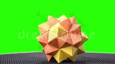绿色屏幕上的模块化折纸球。