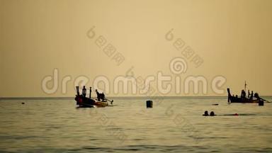旅游视频剪影长尾船航行在安达曼