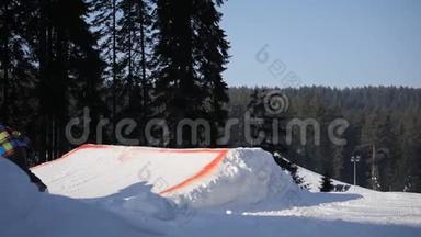 极限滑雪板和滑雪