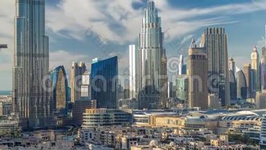 迪拜市中心的天际线随着时间推移，从迪拜的顶部可以看到哈利法塔和其他塔的全景