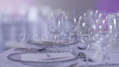 豪华装饰的婚礼晚餐餐桌