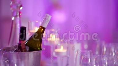豪华装饰的婚礼晚餐餐桌
