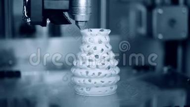 3D打印机工作。 熔融沉积模型，FDM。 3D打印机打印