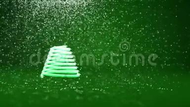 绿色圣诞树从发光发亮的粒子在左边。 冬<strong>季</strong>主题圣诞或<strong>新</strong>年</strong>背景与复制空间