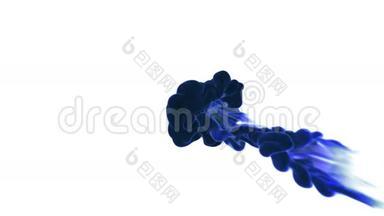 五颜六色的墨水在水中，蓝色的墨水滴。 使用它作为背景，过渡或覆盖。 3运动图形元素VFX墨水