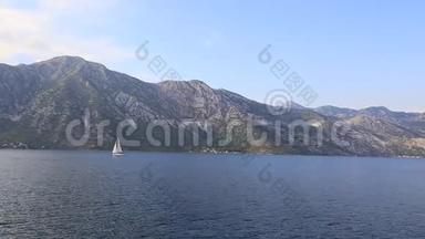 黑山亚得里亚海Kotor湾的游艇、船只和船只