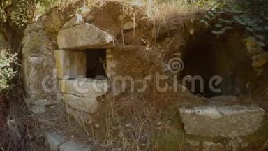 罗马墓葬或储藏设施的废墟，2000<strong>年历</strong>史的奥利姆波斯莱西亚市，莱西亚小径，马库斯·奥雷利乌斯，坟墓