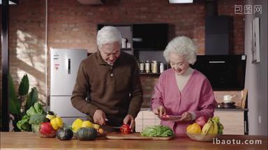 老年夫妇老年人切菜丈夫视频素材