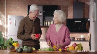老年夫妇蔬菜彩椒素材
