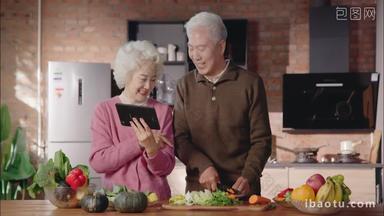 老年夫妇老年人切菜夫妇互联网宣传视频
