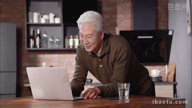 老年人电脑喝水宣传片