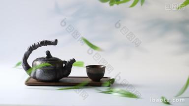 竹叶下的<strong>茶壶</strong>与茶杯