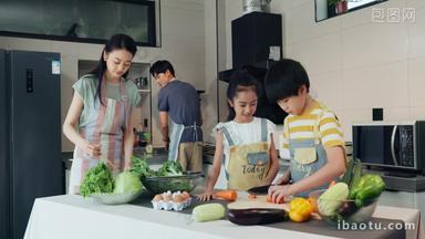年轻父母教孩子学做饭蔬菜高质量实拍