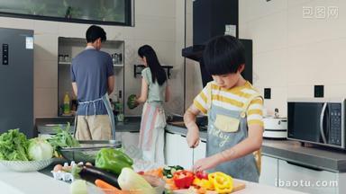 年轻父母教儿子学做饭蔬菜4K分辨率实拍
