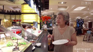 老年人餐厅吃饭多样幸福视频素材