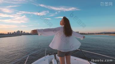 青年女人航海日光航海设备宣传素材
