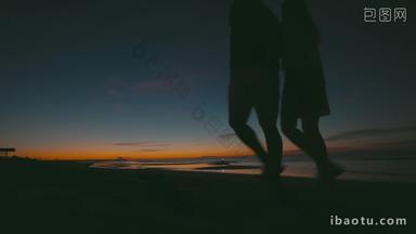 青年夫妇海滩海景影视<strong>摄像</strong>